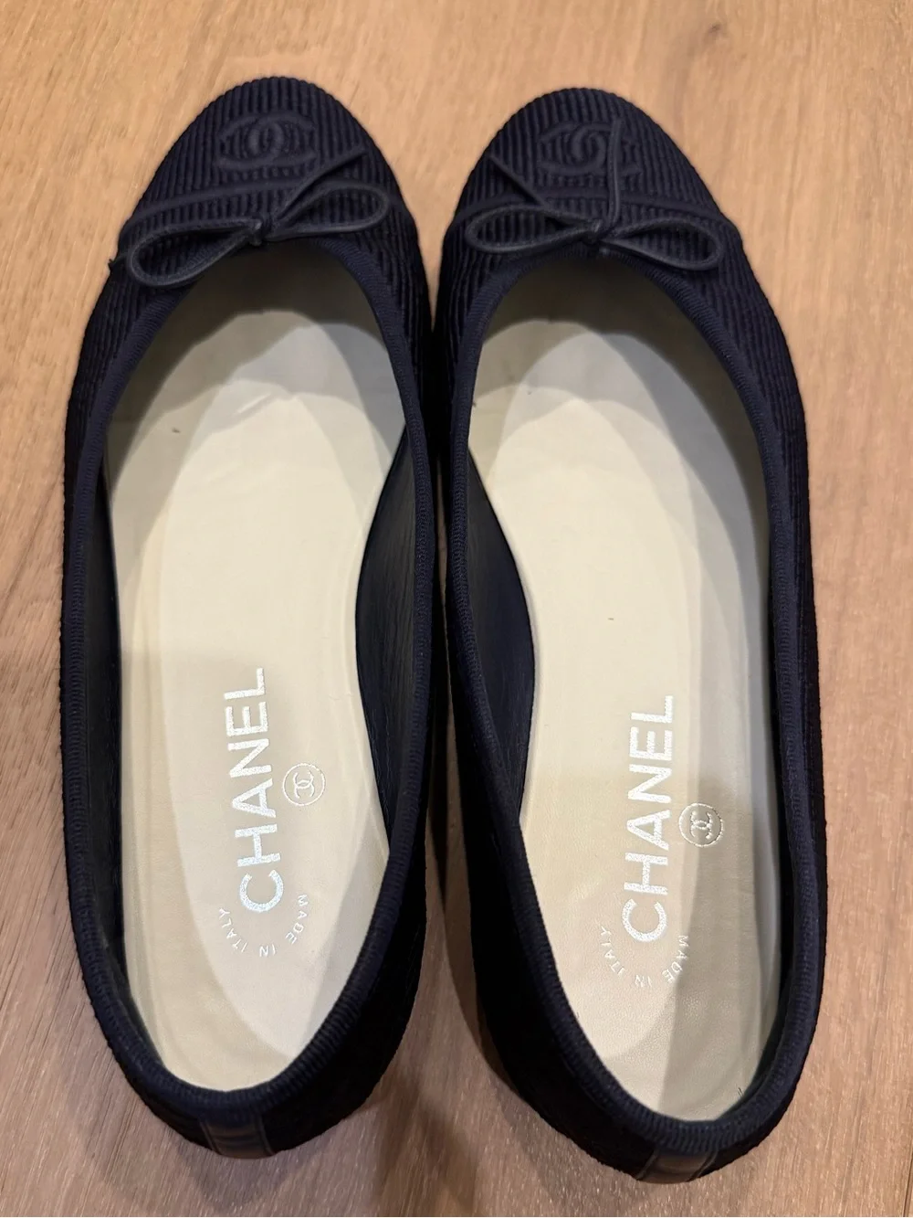 LAST CHANCE - CHANEL navy ballet flats - size 39.5